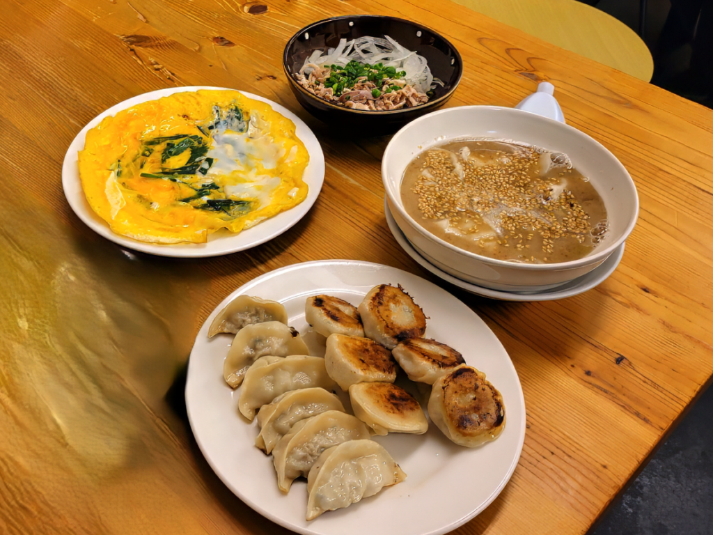 ふるまい餃子コース A （税込2,200円） ／ 博多一口餃子×6、復刻一口餃子×6、炊き餃子×6、すもつ、にら玉（小）