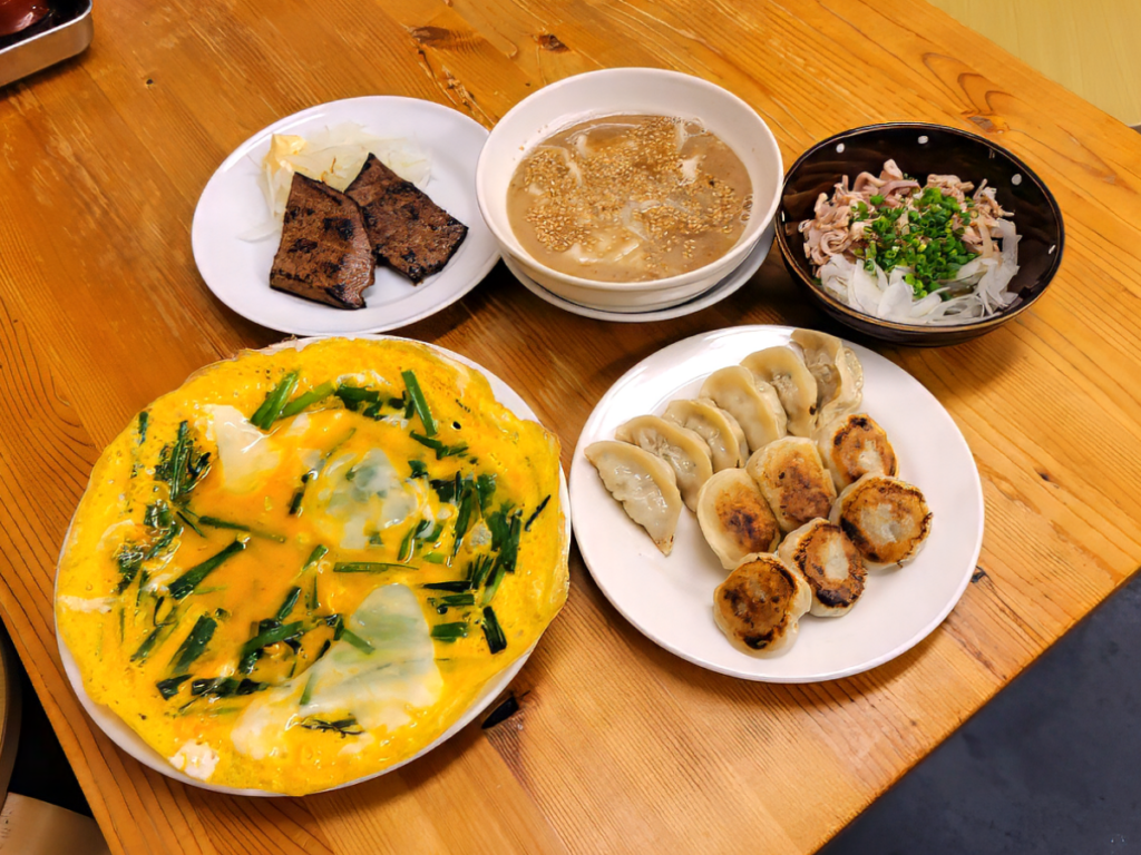 ふるまい餃子コース B （税込2,800円） ／ 博多一口餃子×6、復刻一口餃子×6、炊き餃子×6、すもつ、にら玉（並）、レバテキ（小）