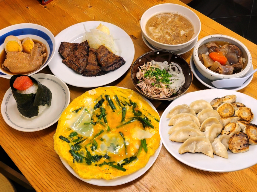 ふるまい餃子コース D （税込5,000円） ／ 博多一口餃子×10、復刻一口餃子×10、炊き餃子×6、すもつ、にら玉（並）、レバテキ（大）、牛すじ煮込み、明太子のおにぎり、手羽先煮込み