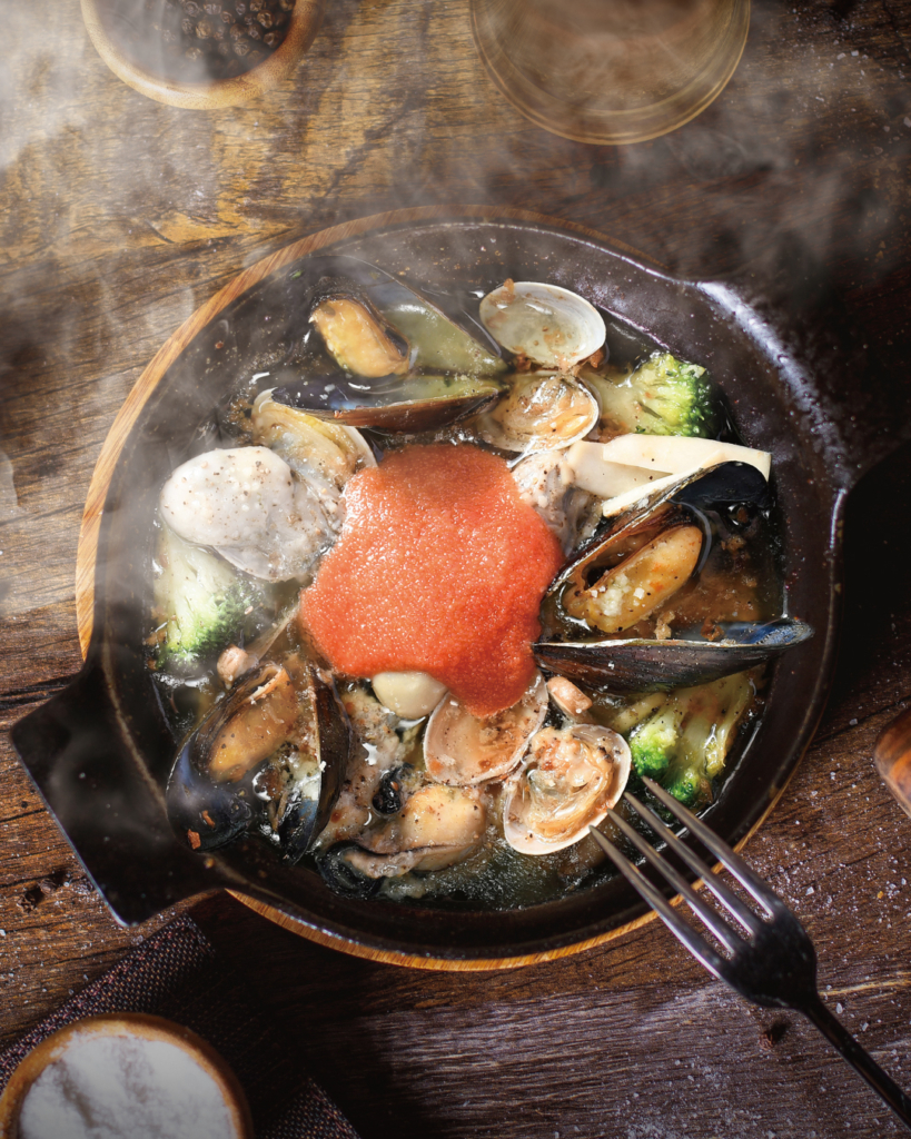 明太子と牡蠣のアヒージョ バゲット付き
OYSTER AJILLO WITH MENTAIKO